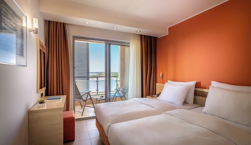 Superior Apartment, 2 Bedrooms (for 5)