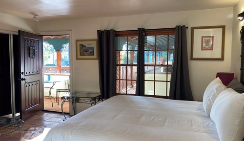 Studio, King Bed
