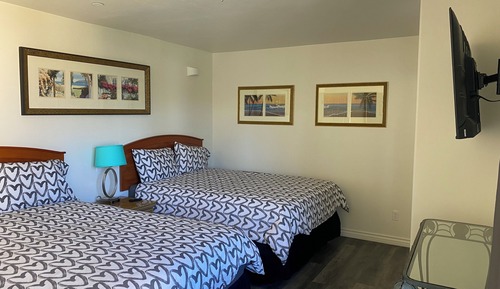 Two Bedroom, King + 2 Queen Beds