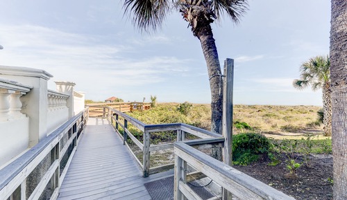 Condo (2 Bedrooms)