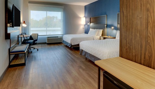 Room, 2 Queen Beds, Accessible (Mobility & Hearing, Roll-In Shower)