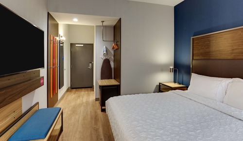Room, 1 King Bed, Accessible (Hearing)