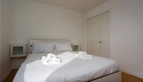 Basic Apartment, Multiple Beds