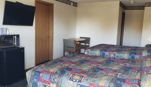 2 Rooms Suites 3 Queen Beds