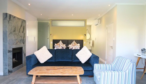 Junior Room, 1 King Bed, Pool View
