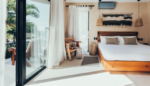 Premium King Bed Pool Level Room