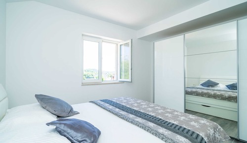 Apartment (One Bedroom Apartment with Balcony an)