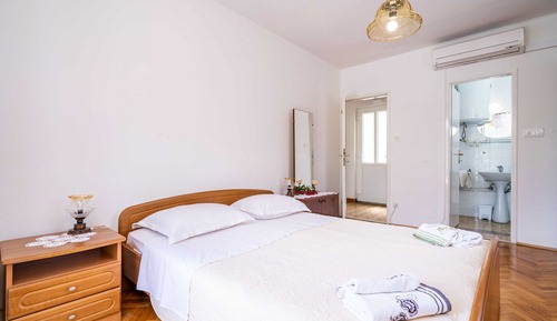 Apartment (One Bedroom Apartment with Balcony an)