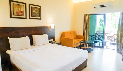Executive Double Room, 1 King Bed, Poolside