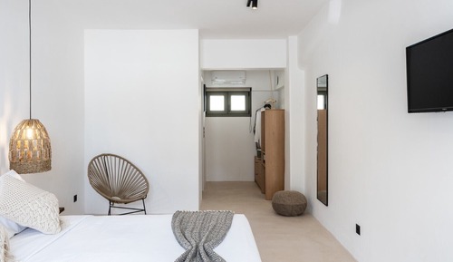 Superior Double Room, 1 Queen Bed, Pool View, Poolside