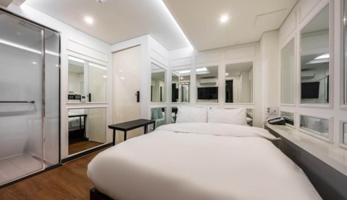 Room (Early check-in - walk-up only (check-)