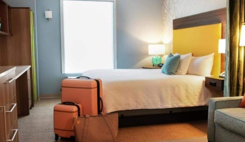 Suite, 1 King Bed, Accessible, Bathtub