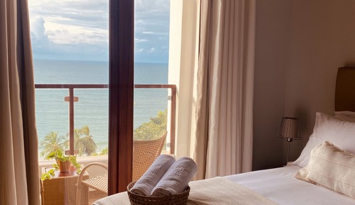 Suíte 306 Quarto Duplo Deluxe com varanda e vista do mar