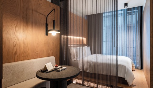 Deluxe Room, 1 Queen Bed