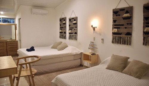 Room (4)