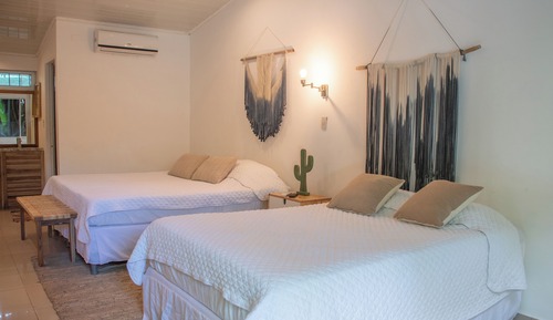 Room (5)