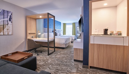Suite, Multiple Beds (Hearing Accessible)
