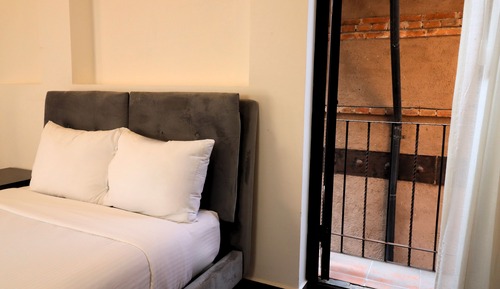 Economy Room