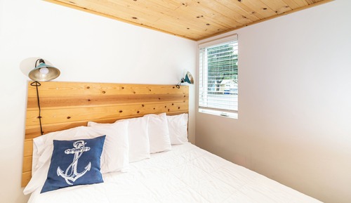 Two Bedroom Cabin with Kitchen