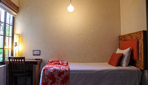 Basic Single Room, Multiple Beds