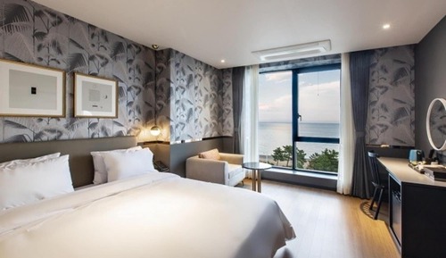 Room (High floor Premier Ocean Superior Dou)