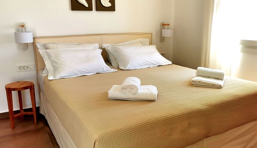 Standard Apartment, 1 Queen Bed, Sea View (Room 4)