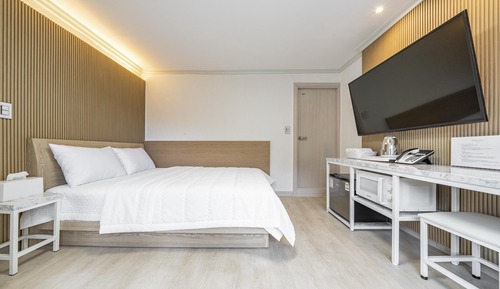 Room (VIP A )