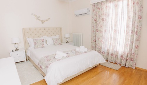 City Apartment, Multiple Bedrooms, Kitchen, City View