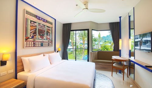 Family Studio Suite, 2 Bedrooms, 2 Bathrooms, Pool View