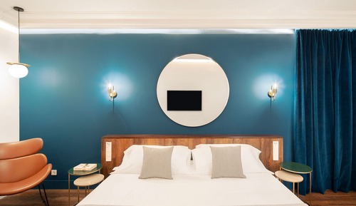 Double Room (Golden)
