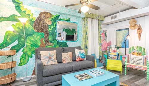 Condo, 1 King Bed, Kitchen, Pool View