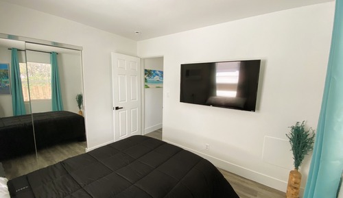 Deluxe Apartment, 1 Queen Bed with Sofa bed, Canal View, Beachside