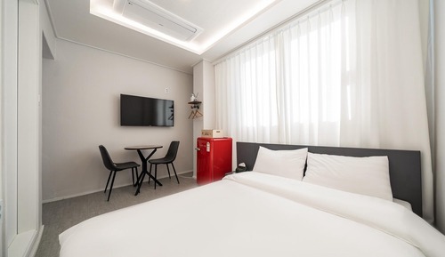 Room (Grande Los Angeles)