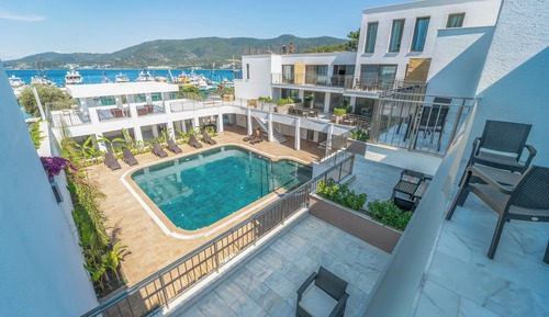Signature Studio Suite, Jetted Tub, Sea View