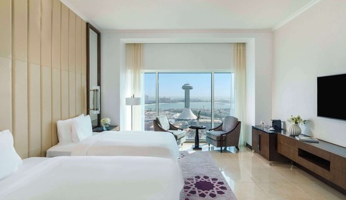 Deluxe Room (Twin Bed, Corniche View)