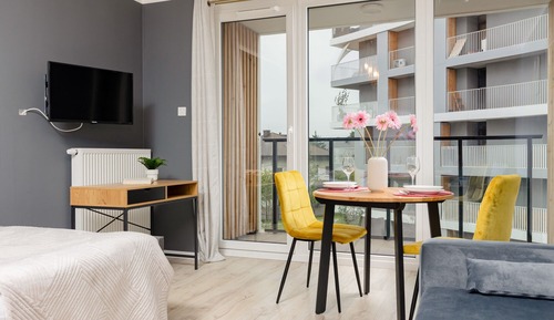 Studio, Balcony