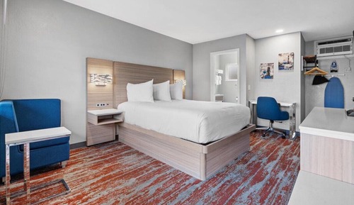 Standard Room, 1 Queen Bed, Accessible, Non Smoking