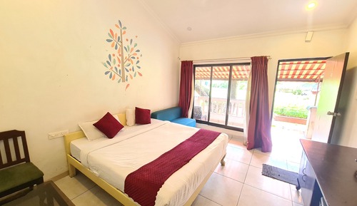 Deluxe Double Room, 1 King Bed, Garden View