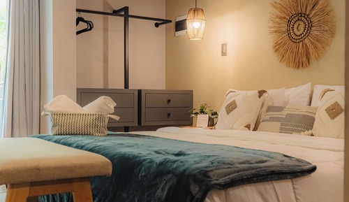 Deluxe Suite 4