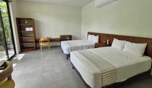 Deluxe Suite, Pool View