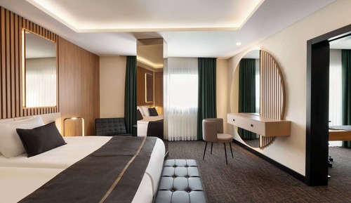 Junior Suite, 1 King Bed, City View