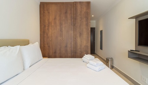 Traditional Studio (438860)