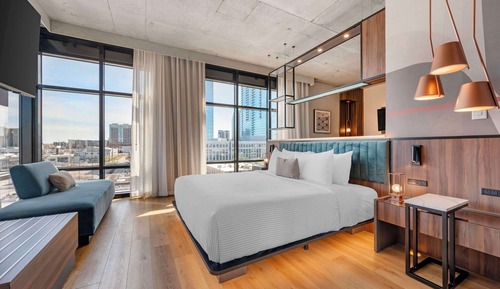 Suite, 1 King Bed, Hearing Accessible