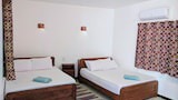 Basic Quadruple Room, 2 Queen Beds