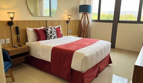 Traditional Room, 1 Queen Bed, Mountain View