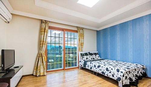Room (Dalbit Bada)