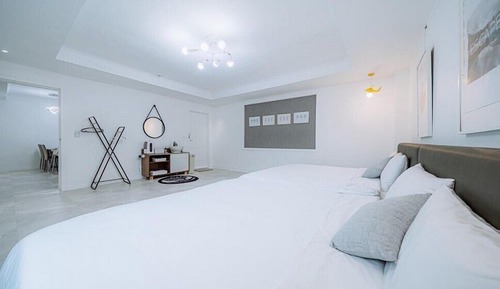 Room (Kids Private House)