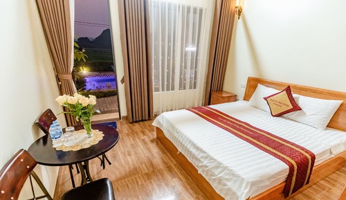Panoramic Bungalow, 1 King Bed, Patio, Mountain View