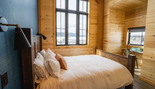 Luxury Cabin, 2 Queen Beds, River View