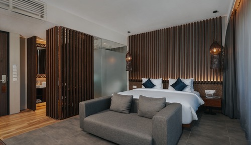 Deluxe Suite with Balcony